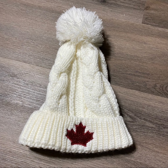 Cream Canada Beanie - Picture 1 of 1